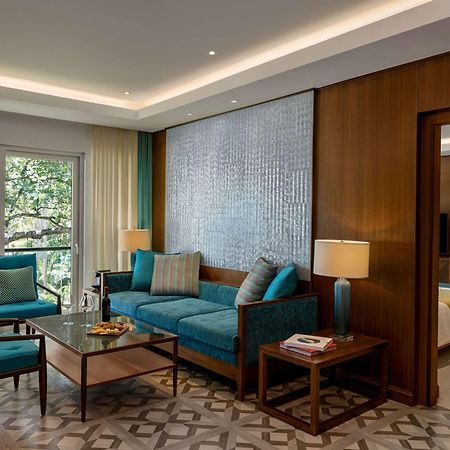 Movenpick Resort & Spa Boracay Yapak Exteriér fotografie A suite at the Taj Bengal