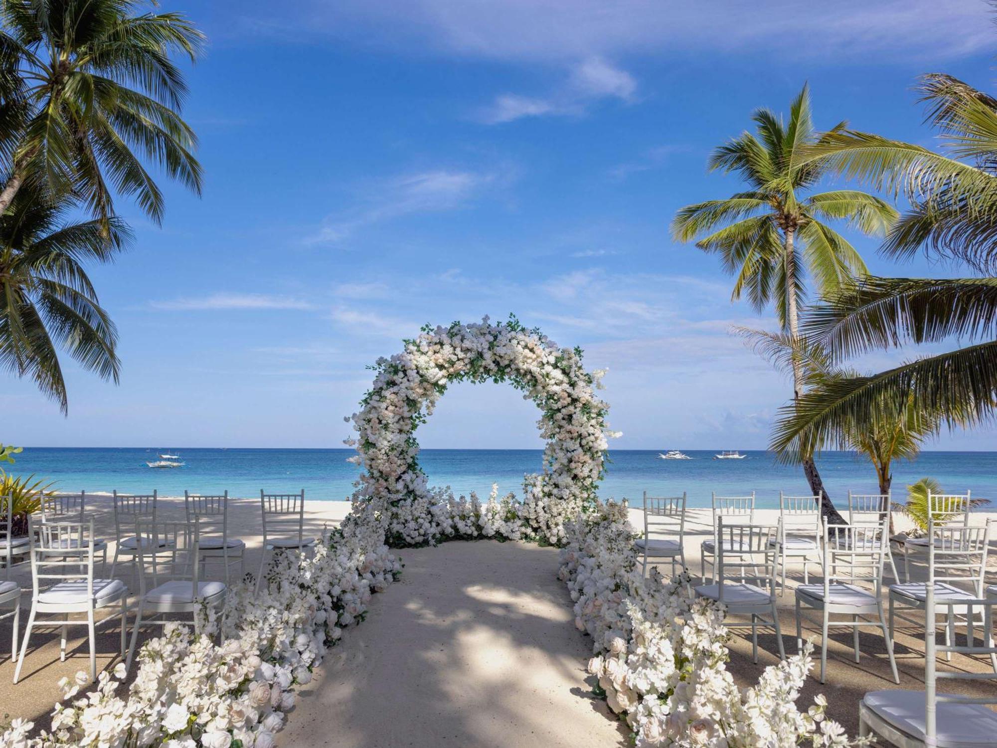 Movenpick Resort & Spa Boracay Yapak Exteriér fotografie A beach wedding in Cancun, Mexico