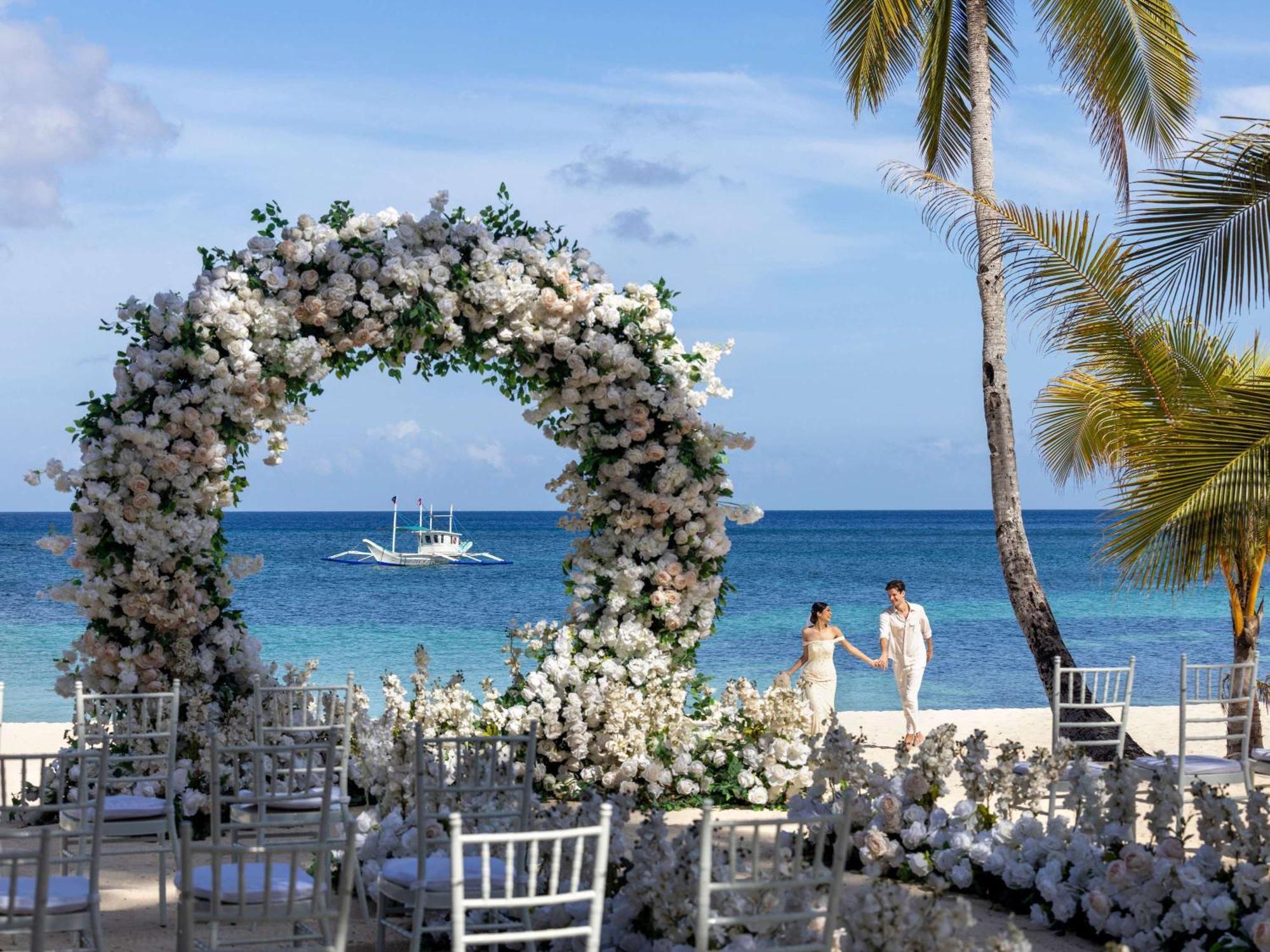 Movenpick Resort & Spa Boracay Yapak Exteriér fotografie Wedding at Sandals Emerald Reef
