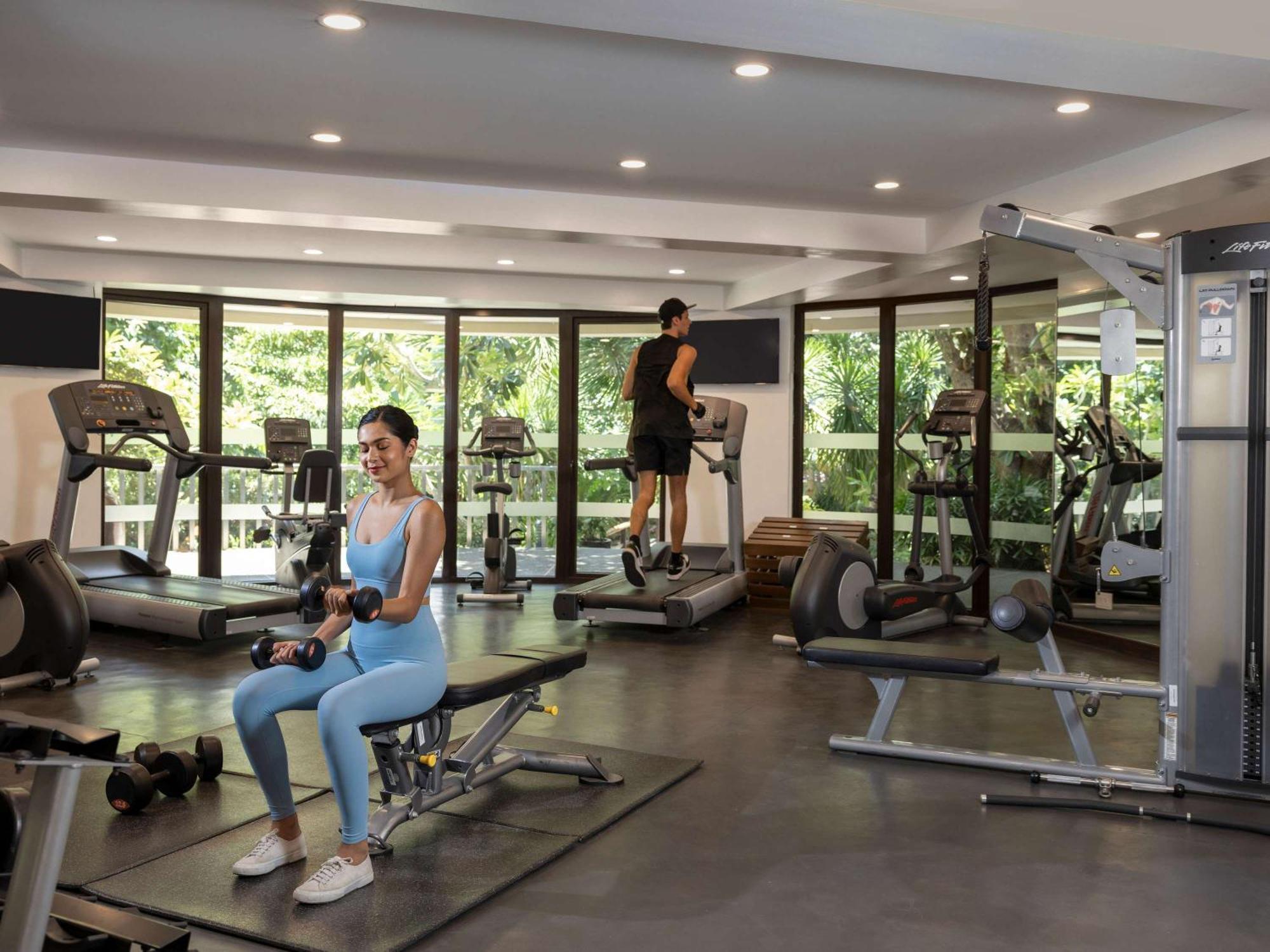 Movenpick Resort & Spa Boracay Yapak Exteriér fotografie The gym at the hotel